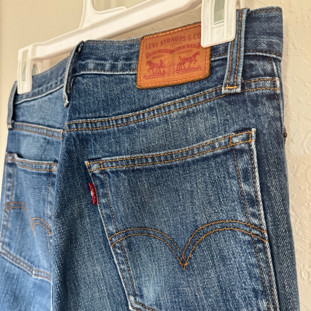 Levi’s wedgie straight fit size 25